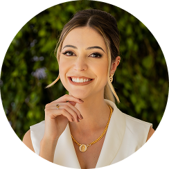 Dra. Maria Clara Moura